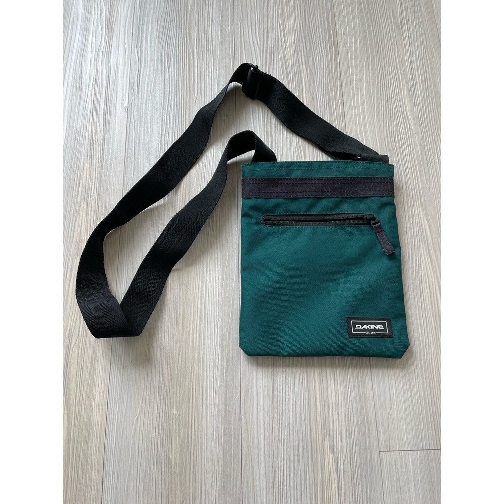 Dakine Emerald Green Crossbody Bag Adjustable Strap Granola Purse Casual